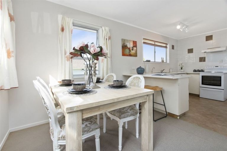 Photo of property in 13 Tamahere Drive, Glenfield, Auckland, 0629