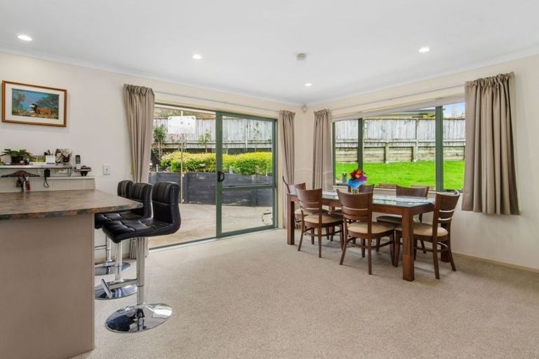 Photo of property in 14 Tauranga Place, Orewa, 0931