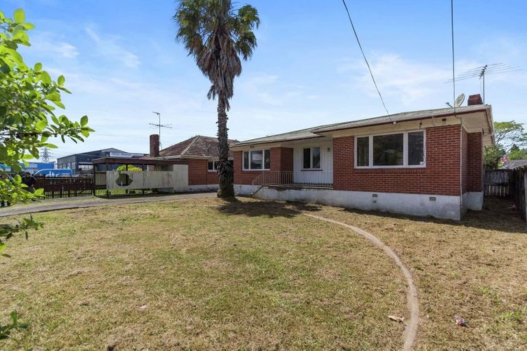 Photo of property in 12 Laureston Avenue, Papatoetoe, Auckland, 2025