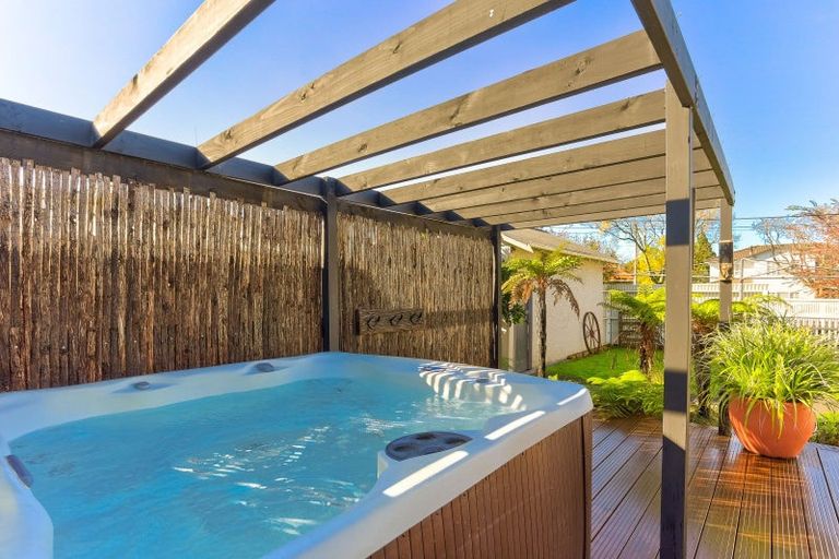 Photo of property in 6 Parkes Avenue, Saint Johns Hill, Whanganui, 4501