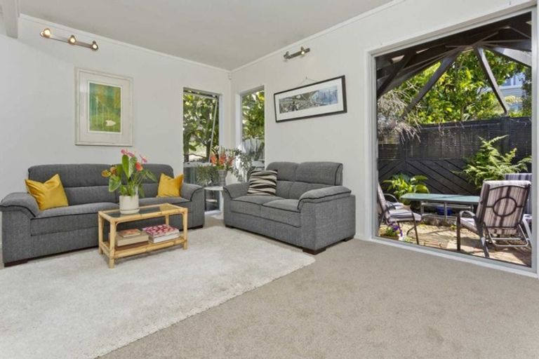 Photo of property in 2/31 Lake Road, Devonport, Auckland, 0624