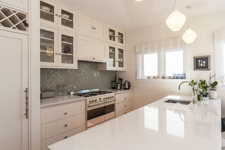 Photo of property in 10 Herald Terrace, Berhampore, Wellington, 6023