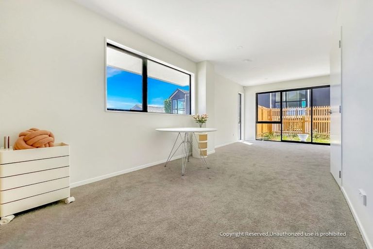 Photo of property in 1/267 Great North Road, Henderson, Auckland, 0612