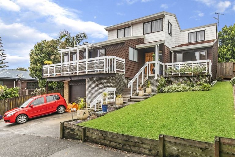 Photo of property in 1/22 Bronzewing Terrace, Unsworth Heights, Auckland, 0632