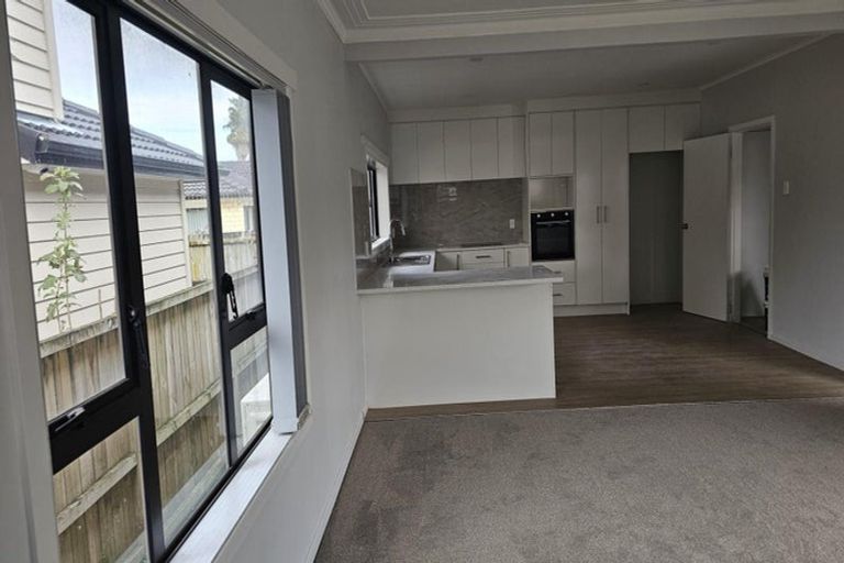 Photo of property in 4 Plunket Avenue, Papatoetoe, Auckland, 2104