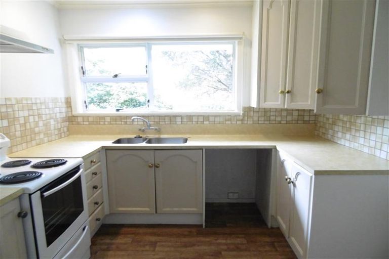 Photo of property in 11 Jellicoe Road, Murrays Bay, Auckland, 0630