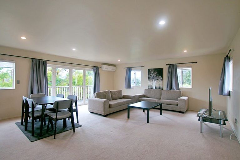 Photo of property in 2/23 Tui Glen Road, Birkenhead, Auckland, 0626