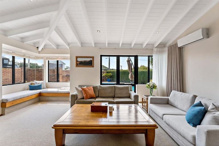 Photo of property in 2/33 Milford Road, Milford, Auckland, 0620