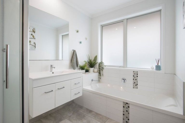 Photo of property in 2 Gleneagles Drive, Aongatete, Katikati, 3178