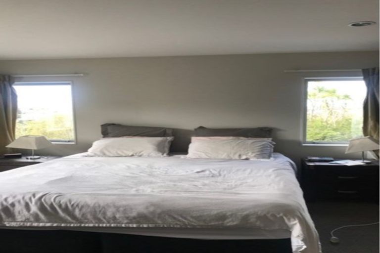 Photo of property in 42 Borneo Drive, Fairview Heights, Auckland, 0632