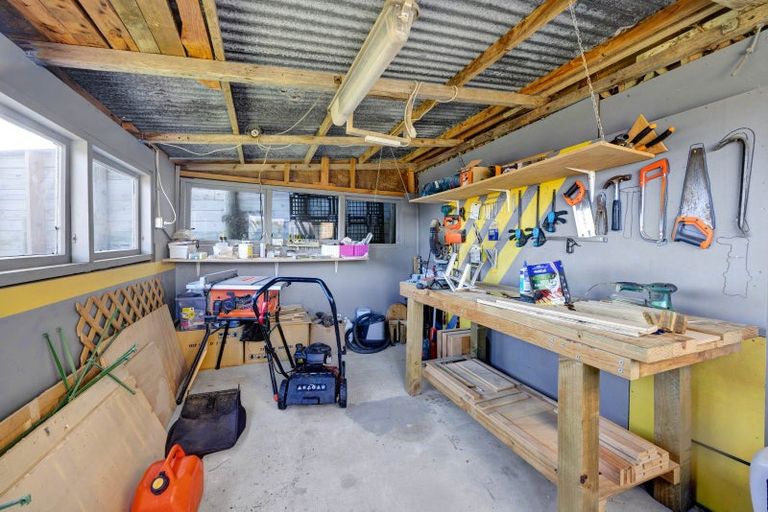 Photo of property in 15 Mount View Place, Spotswood, New Plymouth, 4310