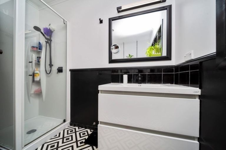 Photo of property in 5f Bromley Place, Westown, New Plymouth, 4310