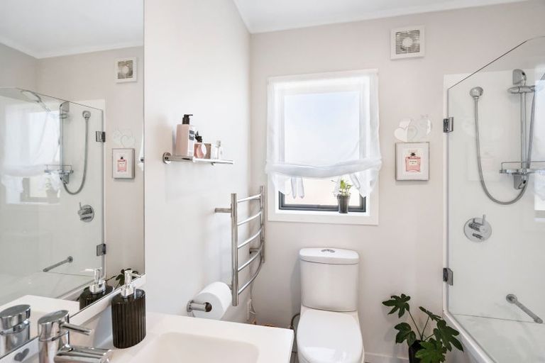 Photo of property in 18 Kevale Place, Manurewa, Auckland, 2102