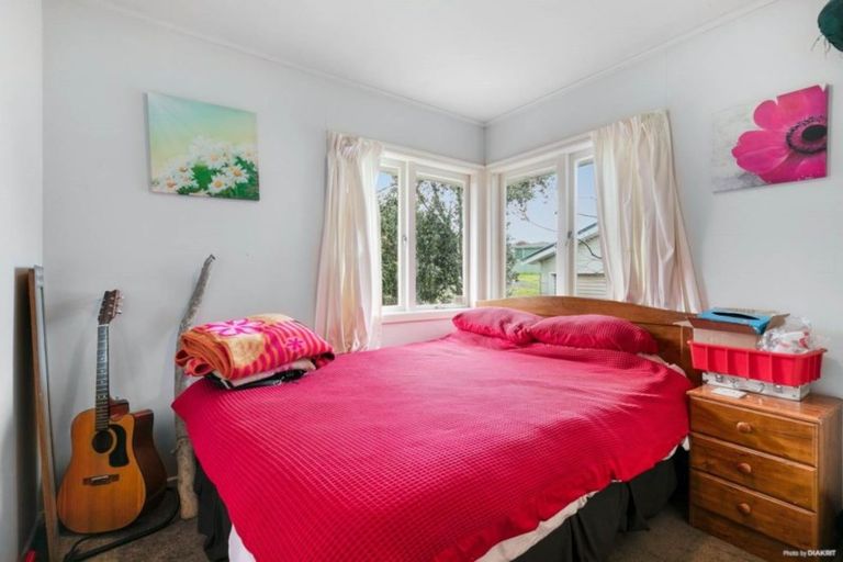 Photo of property in 83 Kervil Avenue, Te Atatu Peninsula, Auckland, 0610