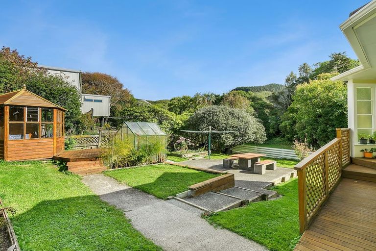 Photo of property in 25 Larsen Crescent, Tawa, Wellington, 5028
