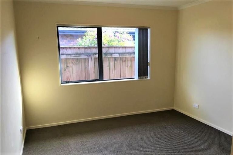 Photo of property in 4 Gandalf Crescent, Paraparaumu, 5032