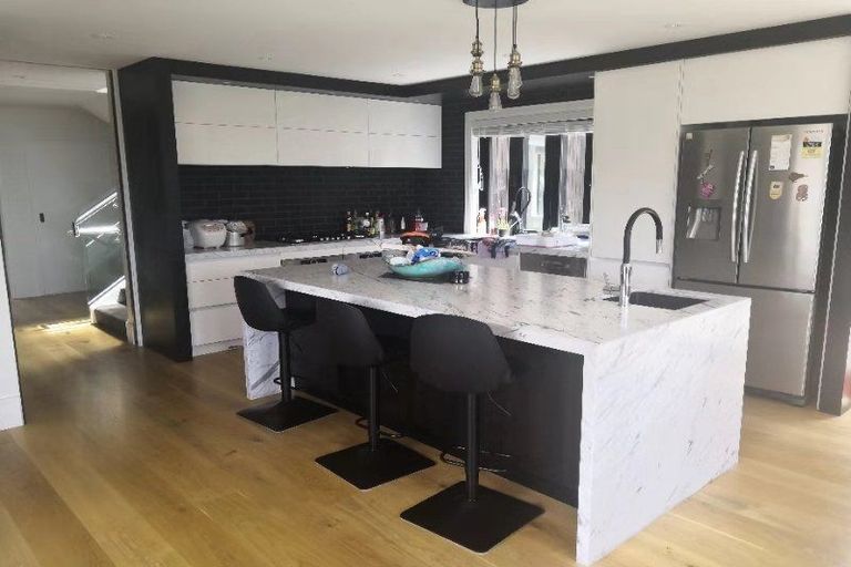 Photo of property in 2/92 Churchill Road, Murrays Bay, Auckland, 0630