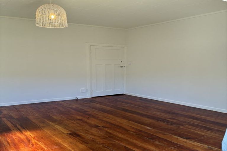 Photo of property in 71 Queens Drive, Lyall Bay, Wellington, 6022