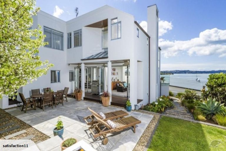 Photo of property in 15 Courtneys, West Harbour, Auckland, 0618