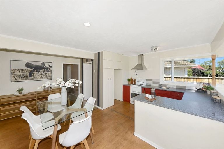 Photo of property in 11 Glenora Place, Hornby, Christchurch, 8042