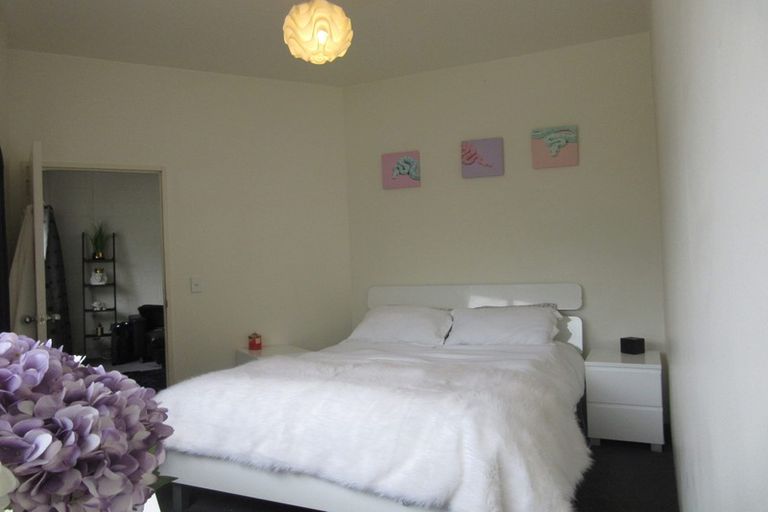 Photo of property in Endeavour Apartments, 19/125 Thorndon Quay, Pipitea, Wellington, 6011