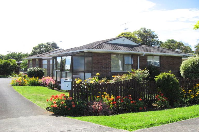 Photo of property in 65 Kiwi Esplanade, Mangere Bridge, Auckland, 2022