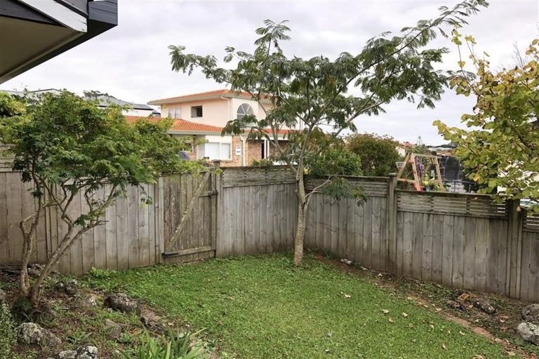 Photo of property in 29 Calypso Place, Rothesay Bay, Auckland, 0630