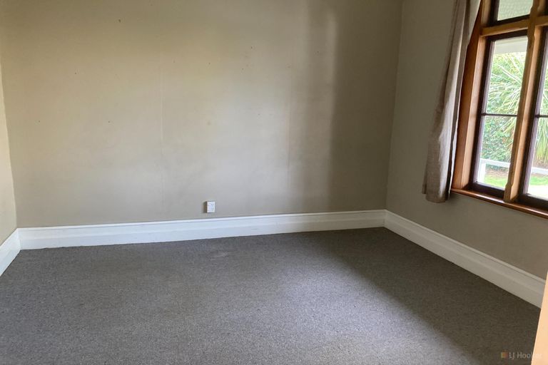 Photo of property in 52 Timaru Road, Waimate, 7924