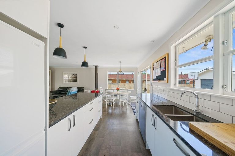 Photo of property in 21 Belvedere Avenue, Waikanae, 5036