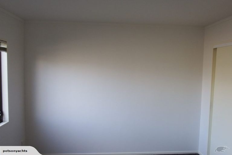 Photo of property in The Haven, 15/120 Beach Haven Road, Beach Haven, Auckland, 0626