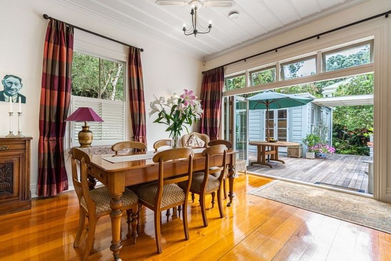 Photo of property in 1 Kapai Road, Devonport, Auckland, 0624