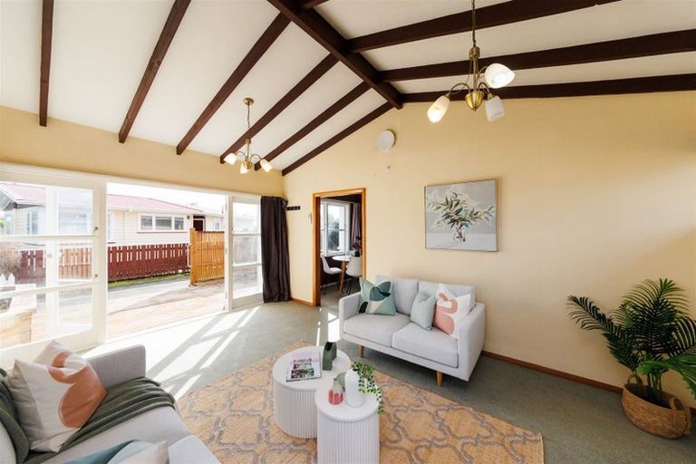 Photo of property in 39 Abraham Crescent, Milson, Palmerston North, 4414