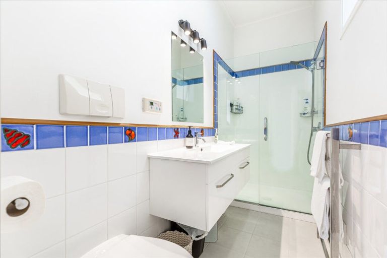 Photo of property in 1/2 Merwood Lane, Devonport, Auckland, 0624