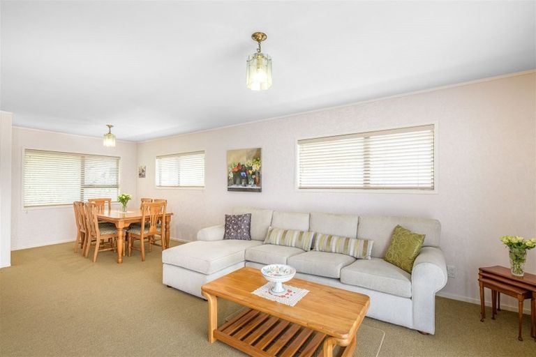 Photo of property in 1/246 Great North Road, Henderson, Auckland, 0612