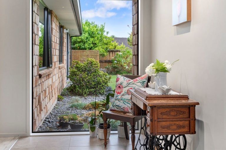 Photo of property in 24 Hansard Place, Bethlehem, Tauranga, 3110