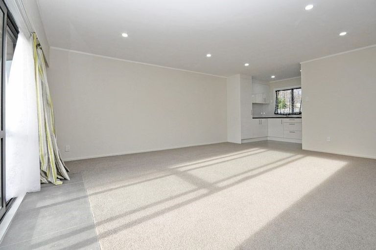 Photo of property in 2/24 Robertson Road, Favona, Auckland, 2024