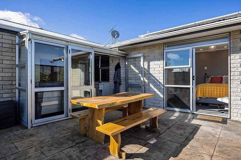 Photo of property in 12 Green Lane, Hawera, 4610