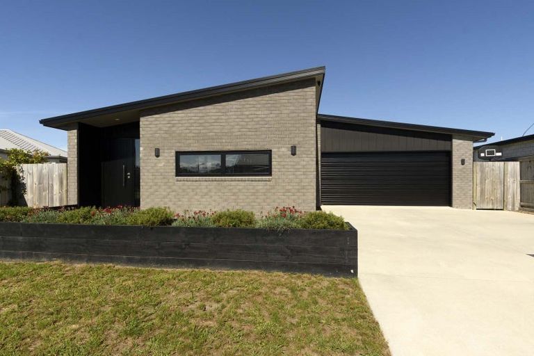 Photo of property in 17 Awataha Crescent, Pyes Pa, Tauranga, 3110
