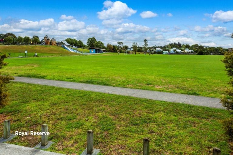 Photo of property in 25 Baumea Rise, Massey, Auckland, 0614