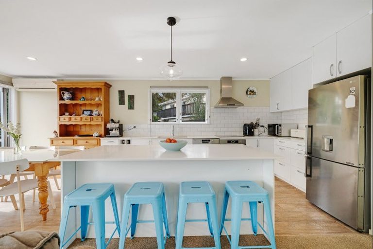 Photo of property in 92 Awaruku Road, Torbay, Auckland, 0630