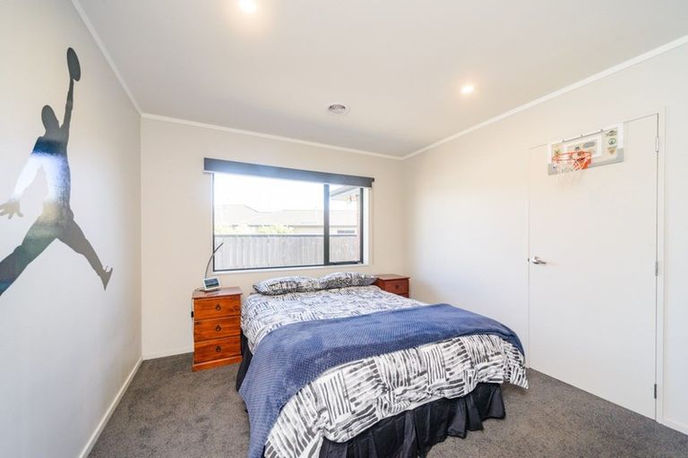 Photo of property in 18 Daniel Place, Kelvin Grove, Palmerston North, 4414