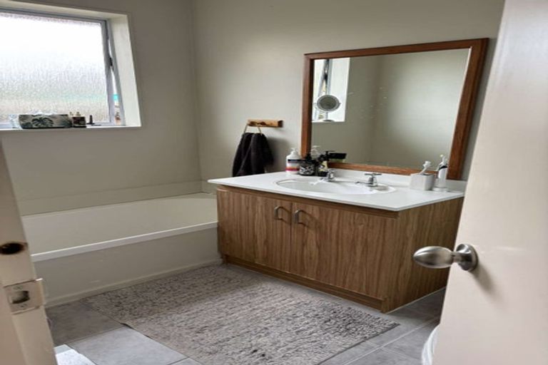 Photo of property in 1/20 Winters Road, Redwood, Christchurch, 8051