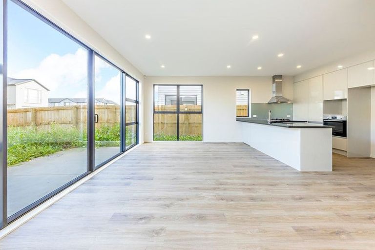 Photo of property in 4 Hollowout Street, Takanini, 2112