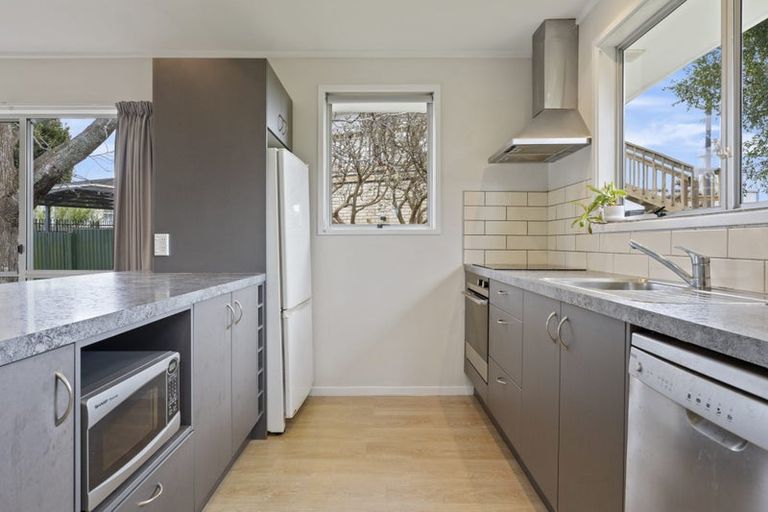 Photo of property in 48 Harmel Road, Glendene, Auckland, 0602