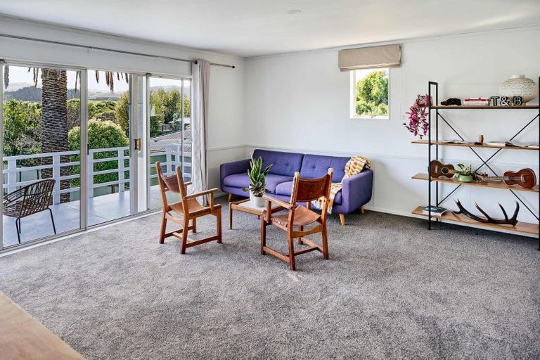 Photo of property in 25 Paekakariki Hill Road, Pauatahanui, Porirua, 5381