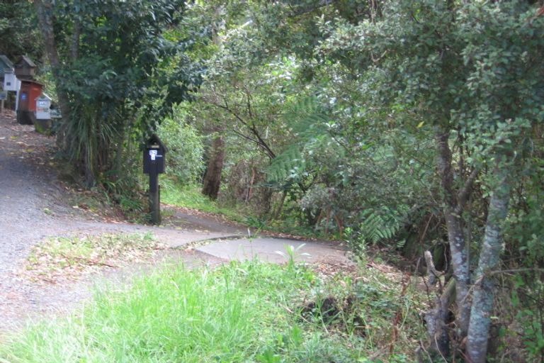 Photo of property in 1/52 Cresta Avenue, Beach Haven, Auckland, 0626