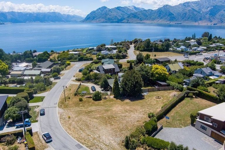 Photo of property in 16 Parry Crescent, Lake Hawea, 9382