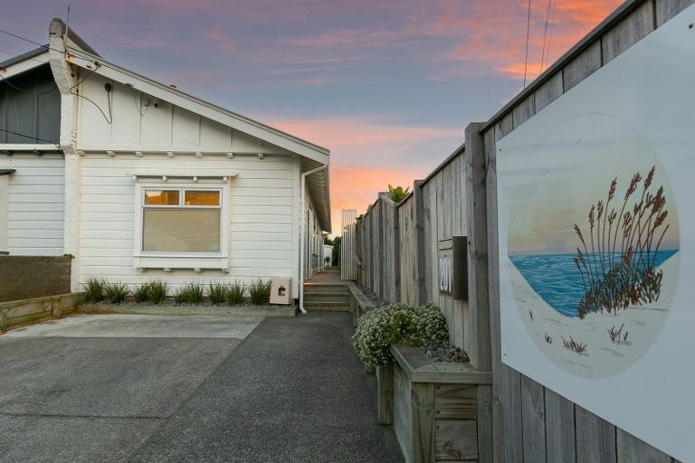 Photo of property in 201 Onepu Road, Lyall Bay, Wellington, 6022