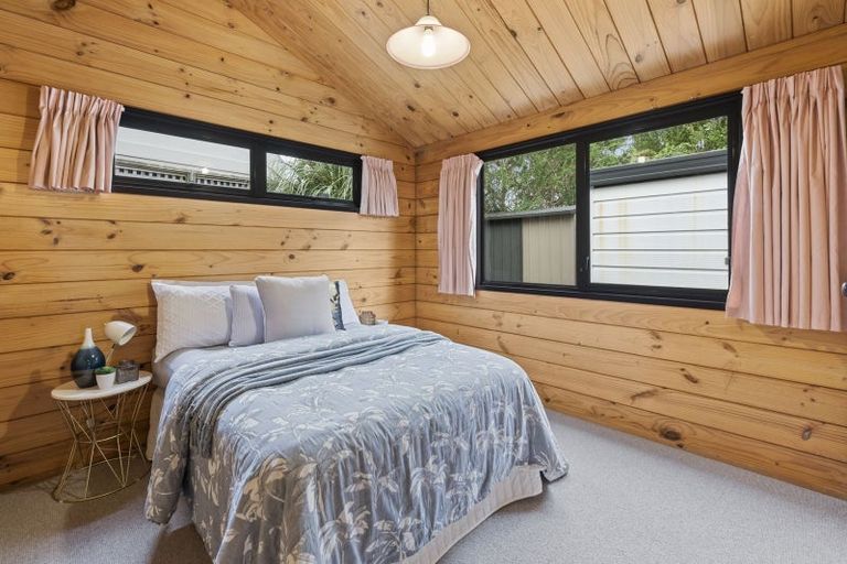 Photo of property in 2 Flaxmere Street, Waikanae Beach, Waikanae, 5036