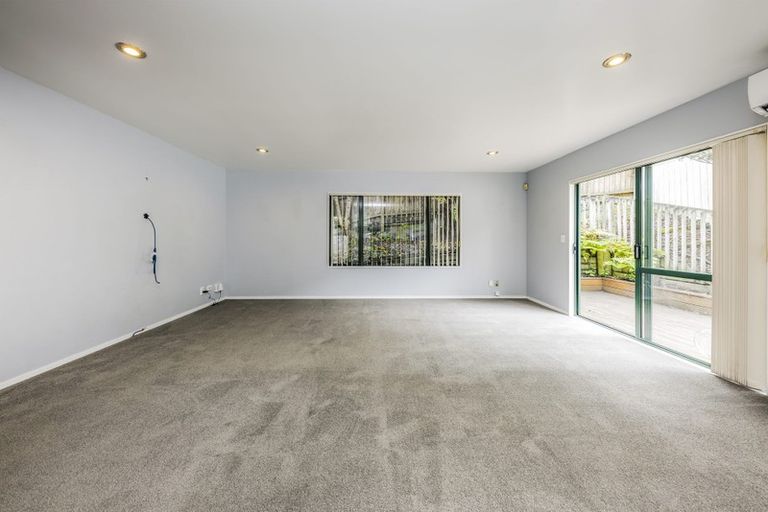 Photo of property in 2/21 Contessa Drive, Glenfield, Auckland, 0629